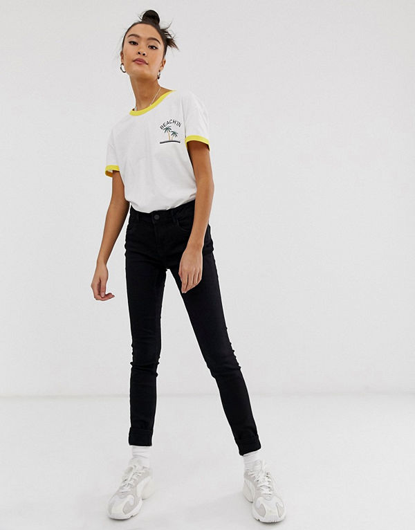 Noisy May Svarta formande jeans med hög midja