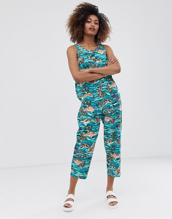 ASOS DESIGN Tropiskt mönstrad overall med knappar framtill i ärmlös modell Blue tropical