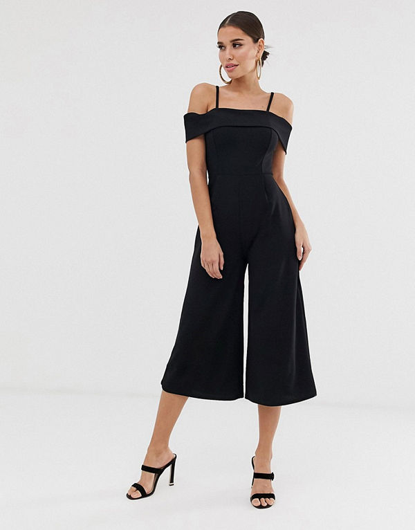 Koco & K Svart jumpsuit med bardotringning och smala axelband