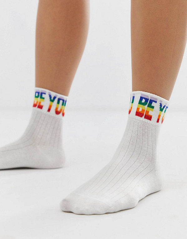 Monki Vita sportstrumpor med "Be You"-tryck