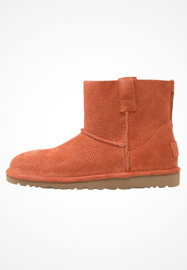 UGG CLASSIC UNLINED MINI PERF Stövletter fire/opal
