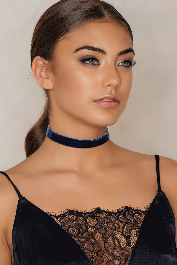 Tranloev marinblått smycke Thin Velvet Choker blå