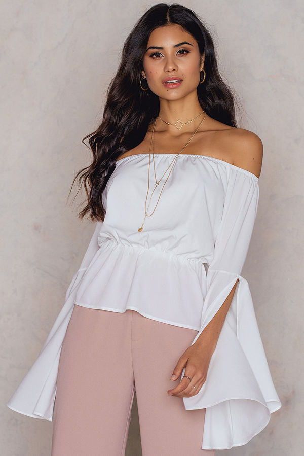 Hannalicious x NA-KD Off Shoulder Flare Sleeve Top vit