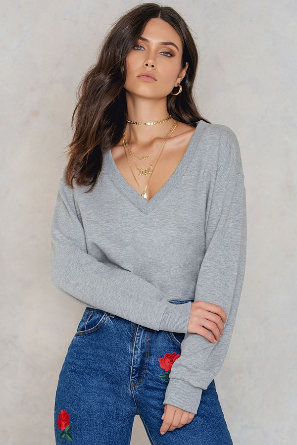 NA-KD Basic V-neck Basic Sweater grå