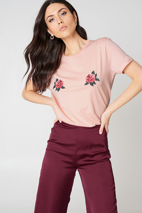 NA-KD Trend Peony Embroidery Tee