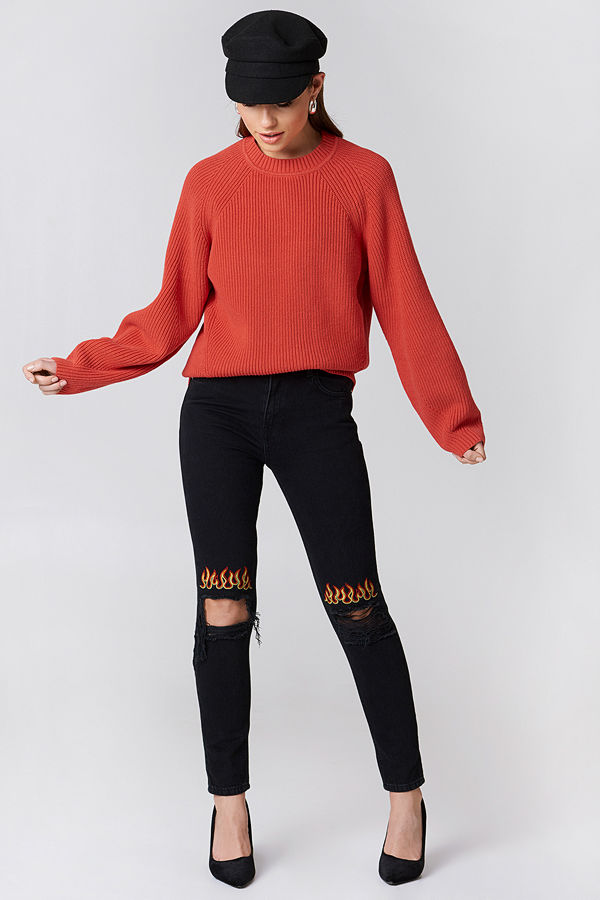 NA-KD Ripped Knee Flame Embroidery Jeans
