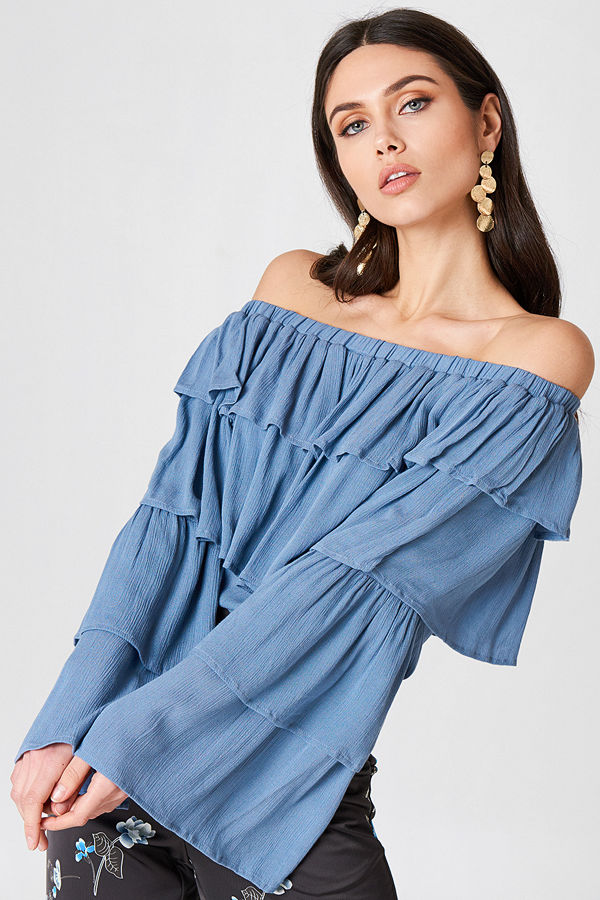 Josefin Ekström for NA-KD Off Shoulder Ruffle Top - Blusar