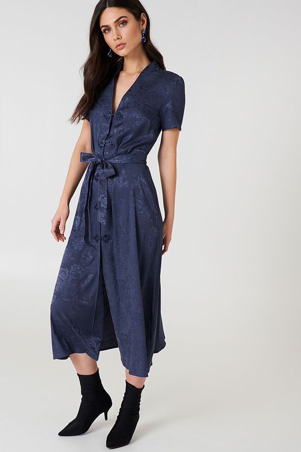 NA-KD Boho Tie Waist Jacquard Satin Dress blå