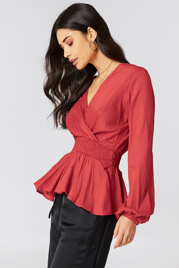 NA-KD Boho Shirred Waist Balloon Sleeve Blouse röd
