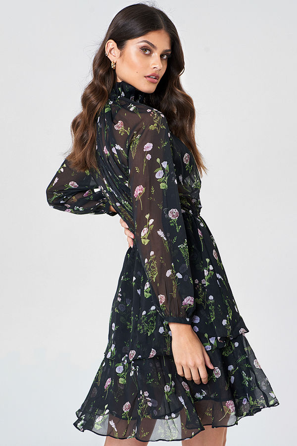 NA-KD Boho High Frill Neck Dress svart
