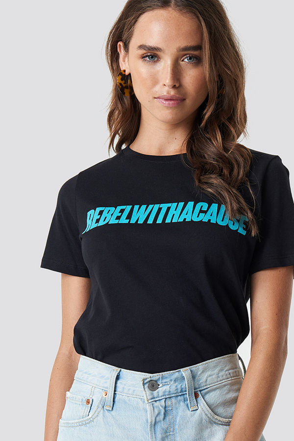 NA-KD Trend Rebel Tee svart