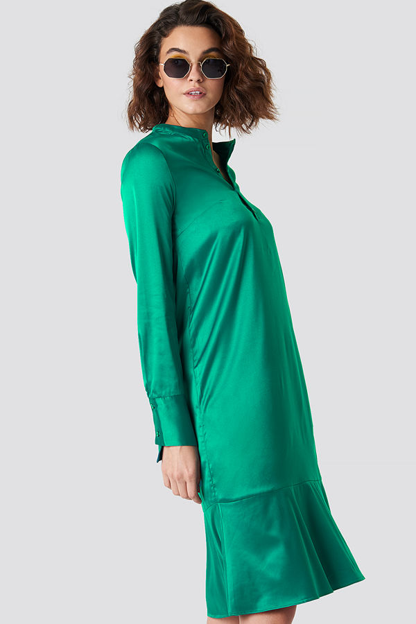 Emilie Briting x NA-KD Long Sleeve Buttoned Satin Dress - Midiklänningar