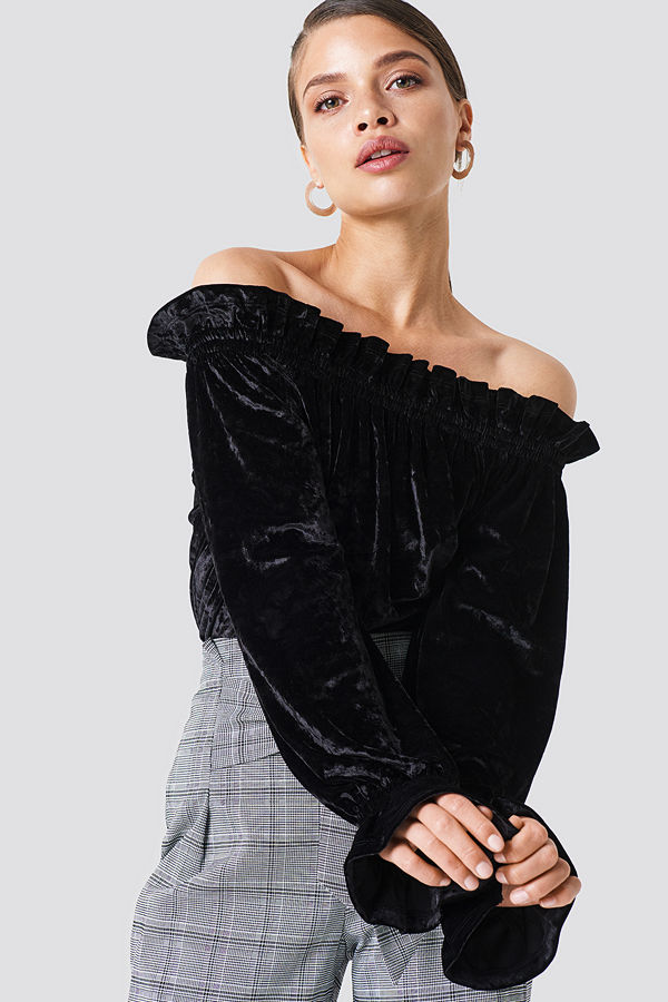 NA-KD Party Off Shoulder Velvet Smock Top svart