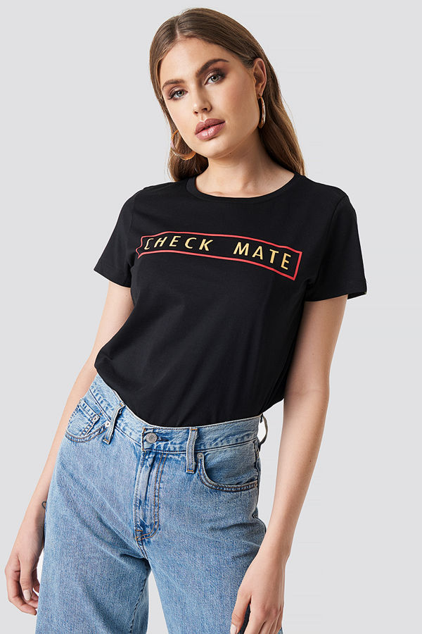 Moves x NA-KD Lulu Tee svart