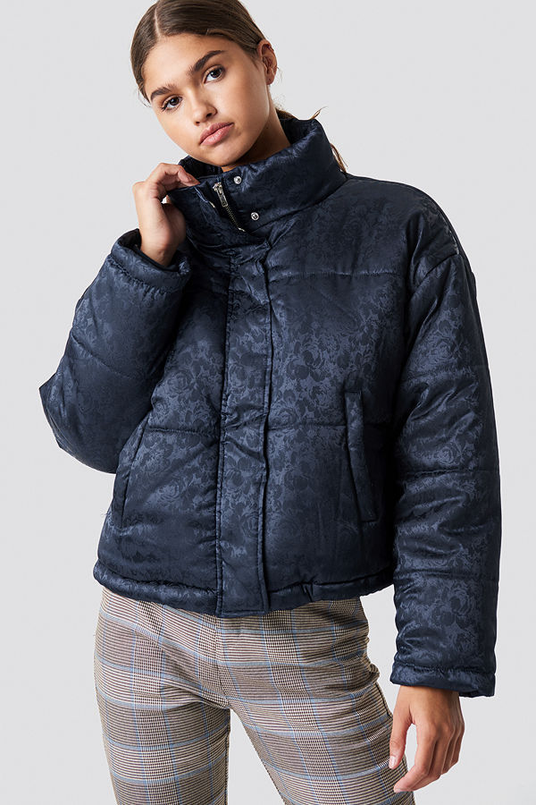 NA-KD Shiny Jacquard Puff Jacket blå