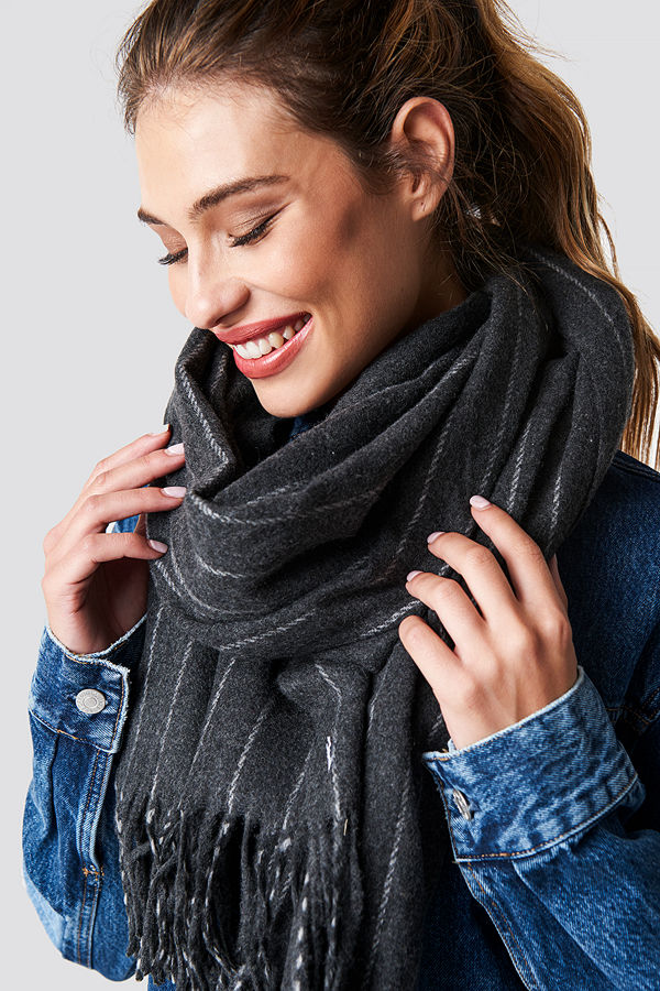 NA-KD Accessories Woven Pinstripe Scarf grå