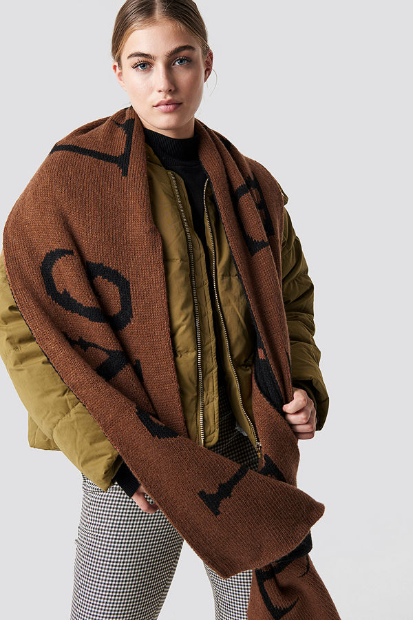 Gestuz Life Scarf svart brun
