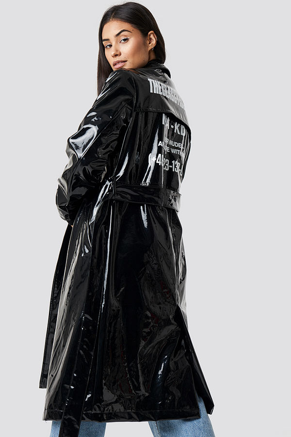 The Classy Issue x NA-KD The Classy Trench svart