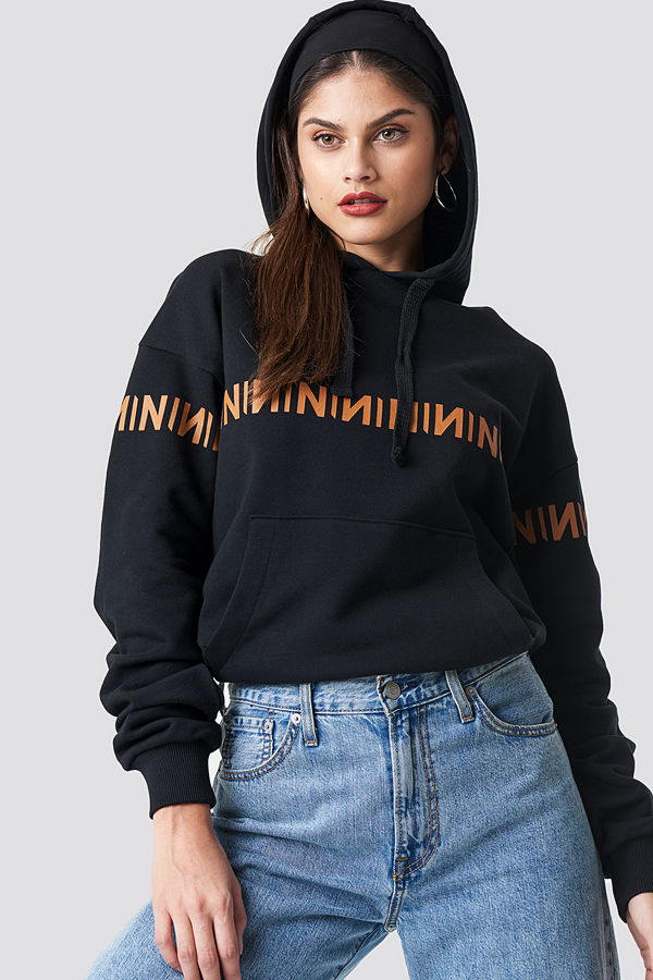 NA-KD Trend N Branded Hoodie svart