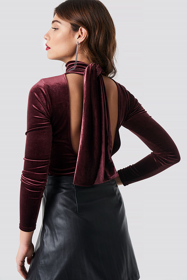 NA-KD Party Deep Back Velvet Top röd