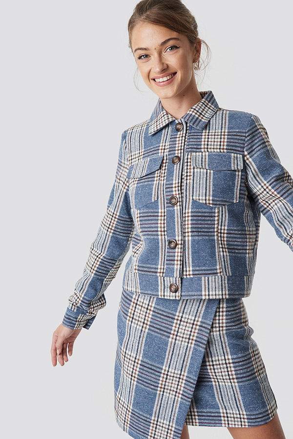 Camille Botten x NA-KD Checked Short Jacket blå
