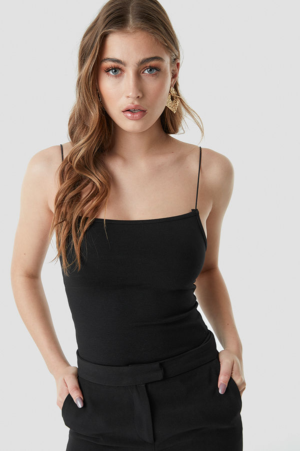 NA-KD Tight Spaghetti Strap Singlet svart