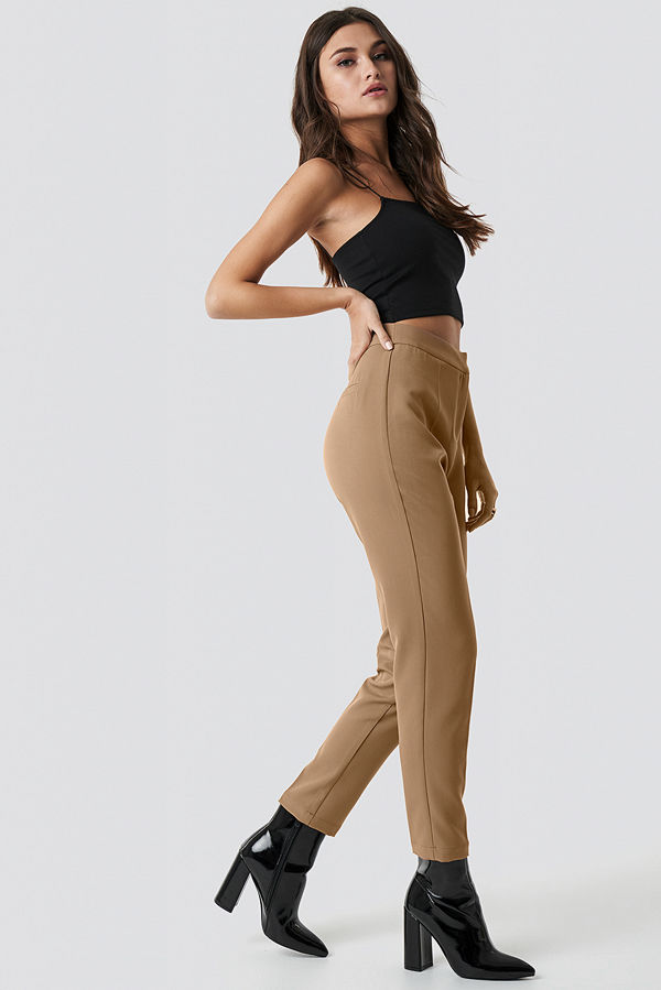 Julia Wieniawa x NA-KD beige byxor Tailored Slim Suit Pants brun