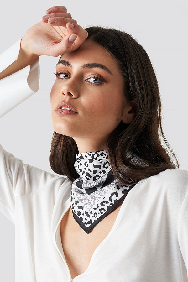 Trendyol Animal Scarf - Halsdukar & Sjalar