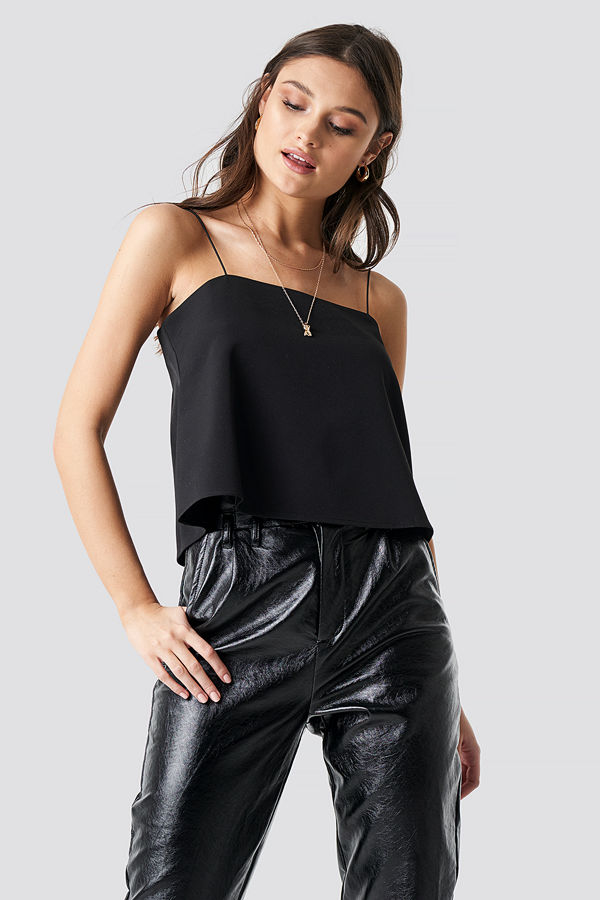NA-KD Party Straight Neckline Singlet svart