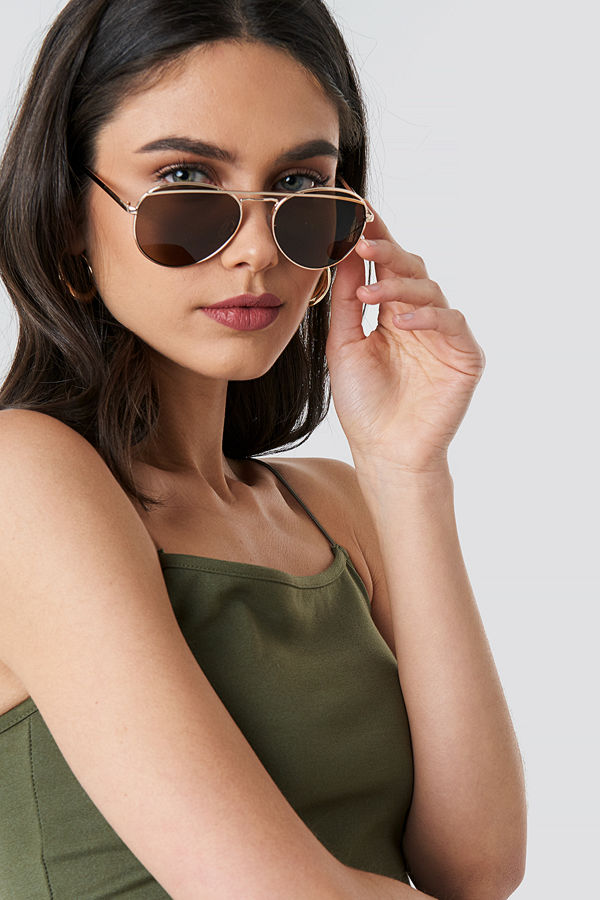 NA-KD Accessories Rounded Top Bar Sunglasses brun guld