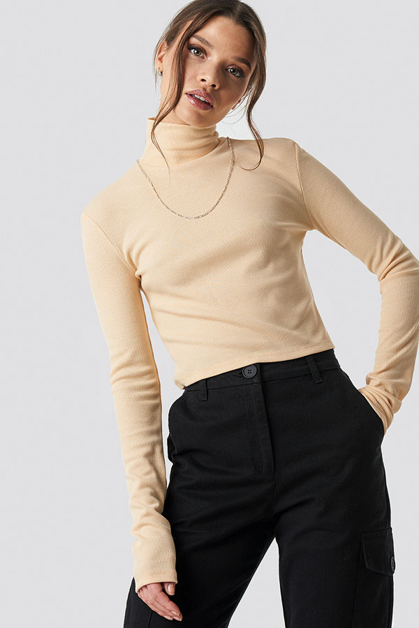 Ivana Santacruz x NA-KD Ribbed Turtleneck Crop Top beige