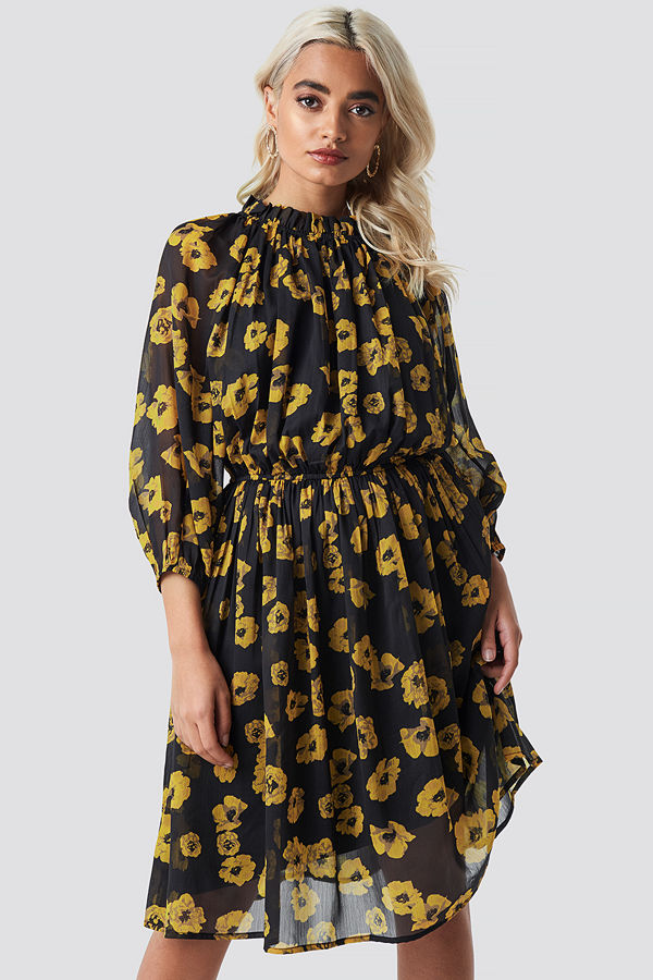NA-KD Boho High Neck Elastic Waist Puff Dress svart multicolor