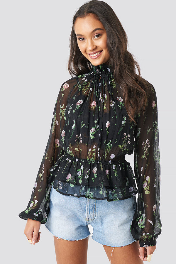 NA-KD Boho High Frill Neck Top svart