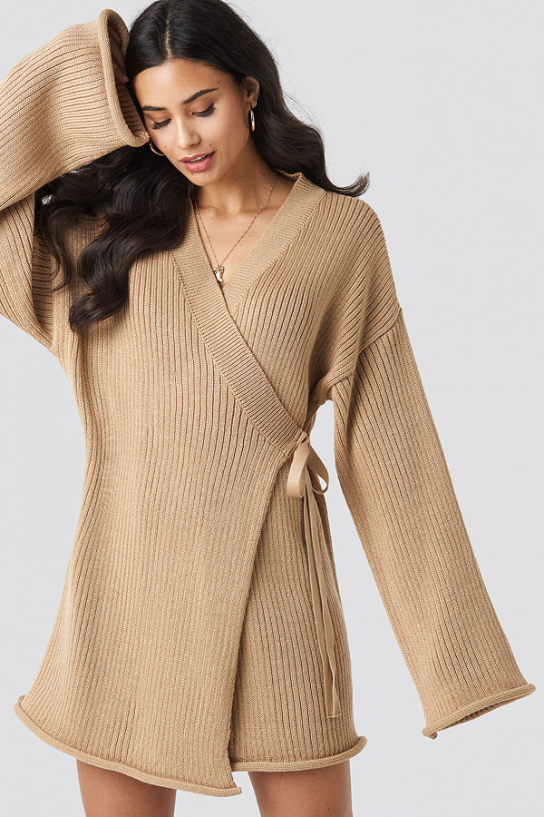 Iva Nikolina x NA-KD Overlap Knitted Dress beige