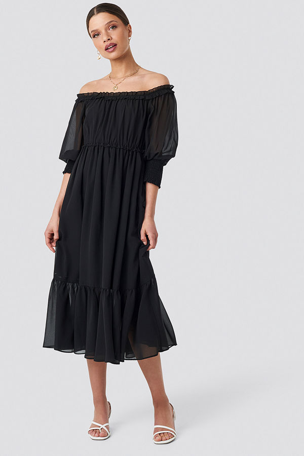 Schanna x NA-KD Off Shoulder Chiffon Midi Dress svart