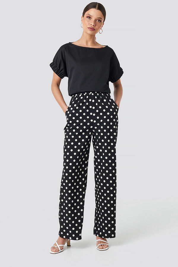 NA-KD svarta prickiga byxor Dotted Wide Pants svart