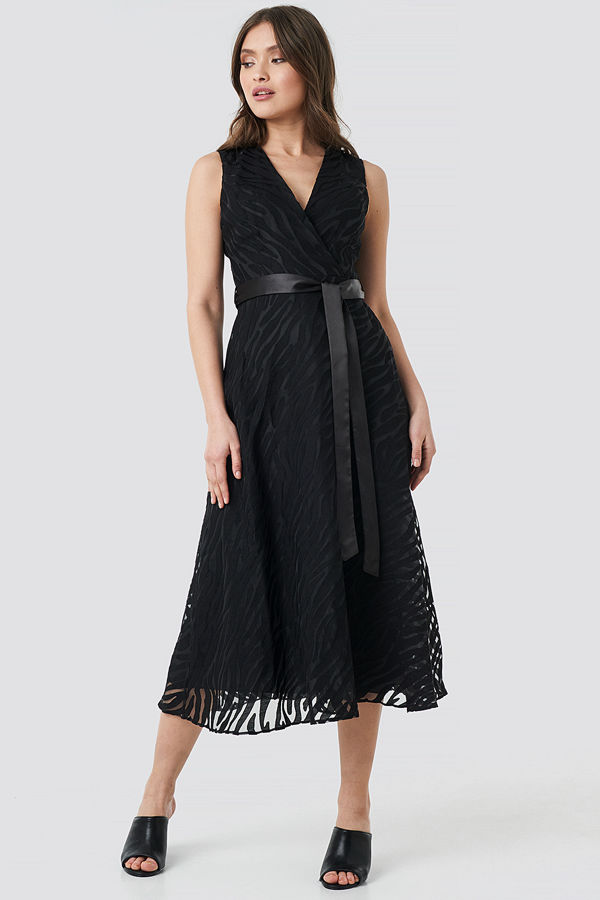 Trendyol Belted Detailed Animal Midi Dress svart