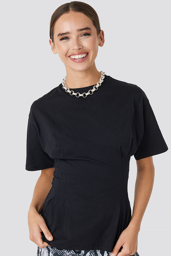 NA-KD Trend Marked Waist Tee svart