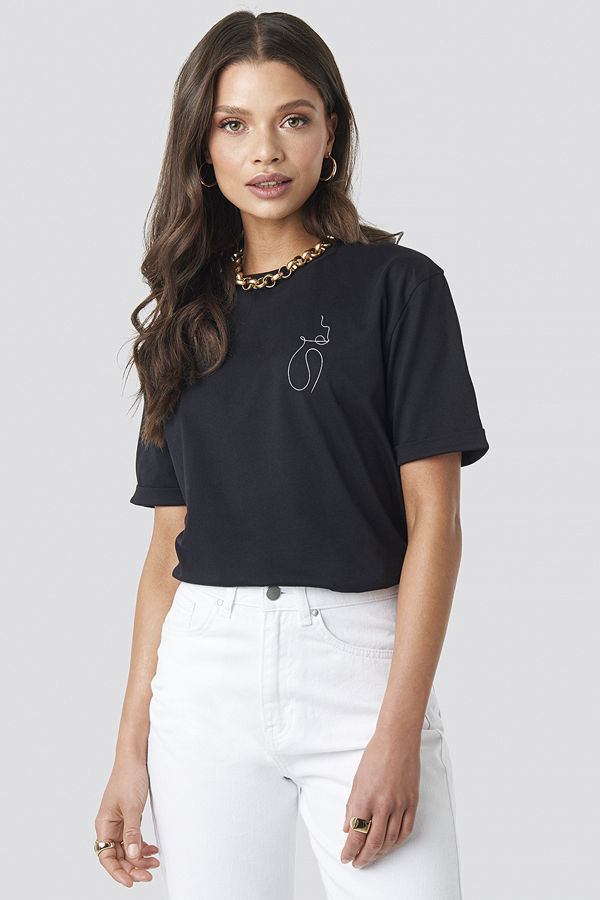 Faces I Don't Know x NA-KD Signature Tee svart