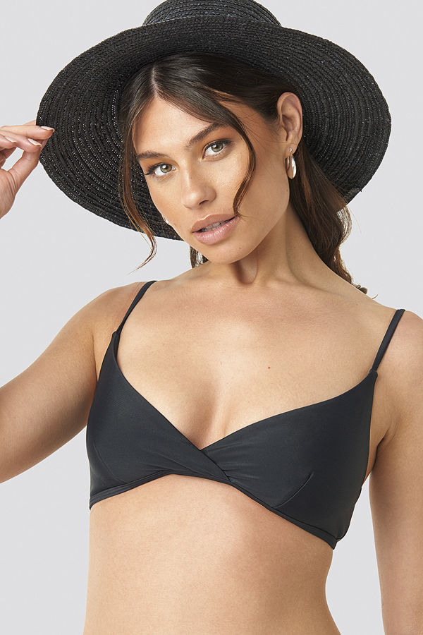 NA-KD Swimwear Overlap Triangle Bikini Top svart
