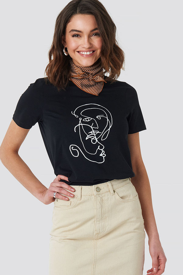 NA-KD Faces T-shirt svart