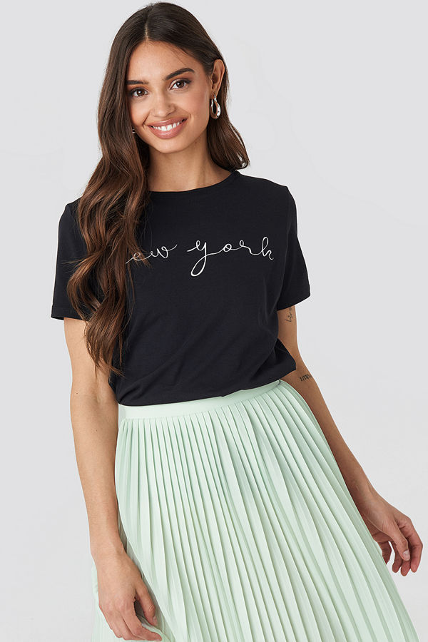 NA-KD New York Print Tee svart