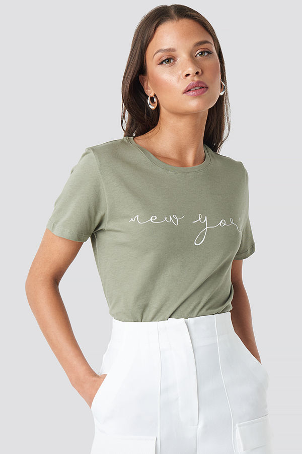 NA-KD New York Print Tee grön
