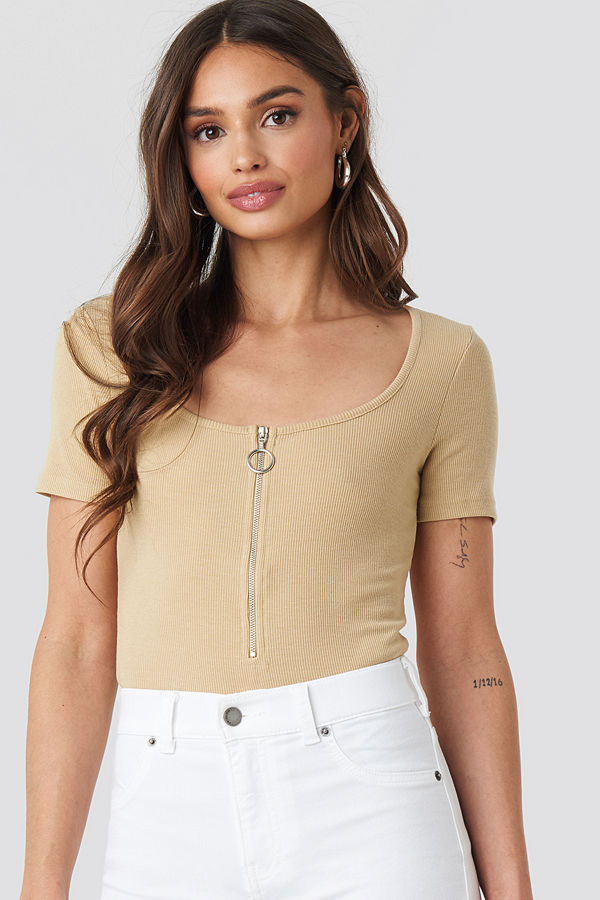 NA-KD Short Sleeve Zipped Top beige