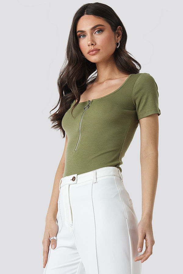 NA-KD Short Sleeve Zipped Top grön