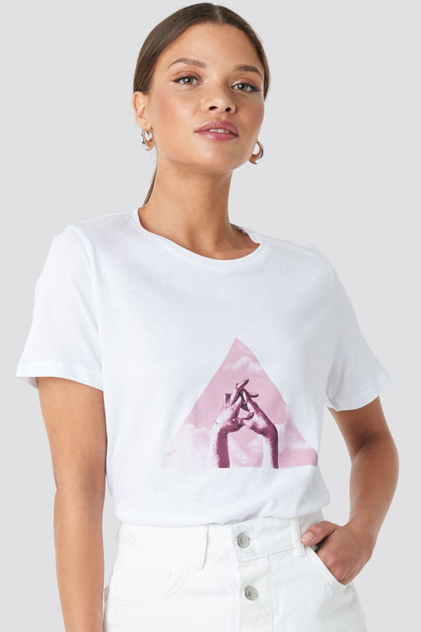 NA-KD Trend Triangle Hands Tee vit