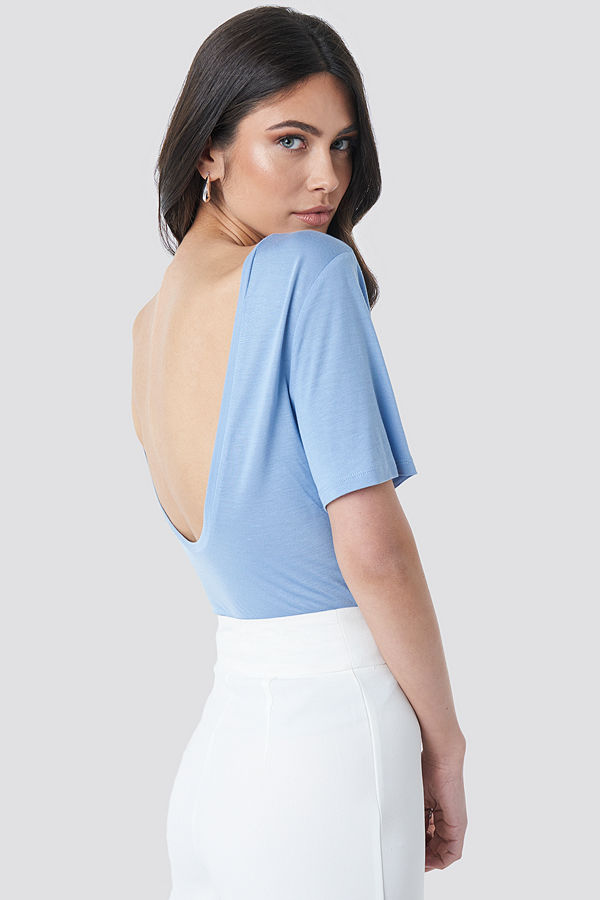 NA-KD Viscose Deep Back Tee blå