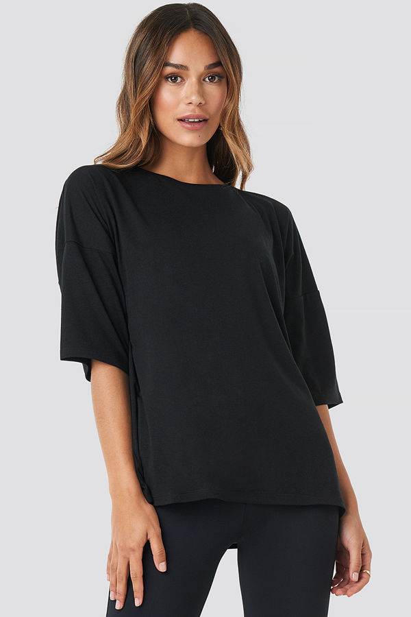 NA-KD Basic Oversized Viscose Tee svart