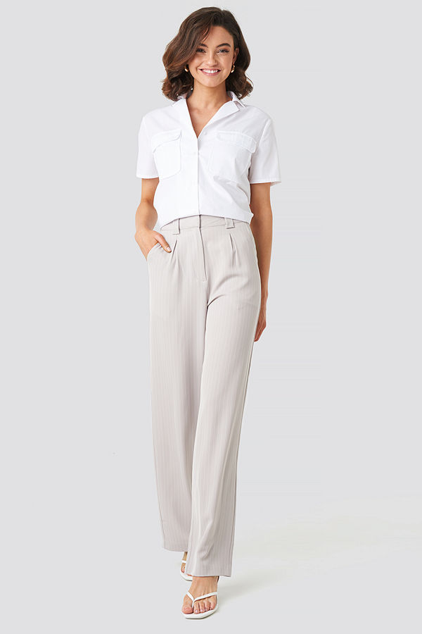 NA-KD Classic vita byxor Flared Striped Pants grå