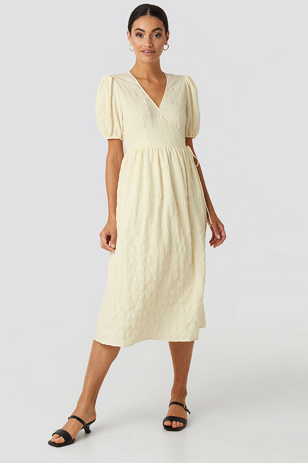 NA-KD Trend Structured Overlap Midi Dress gul